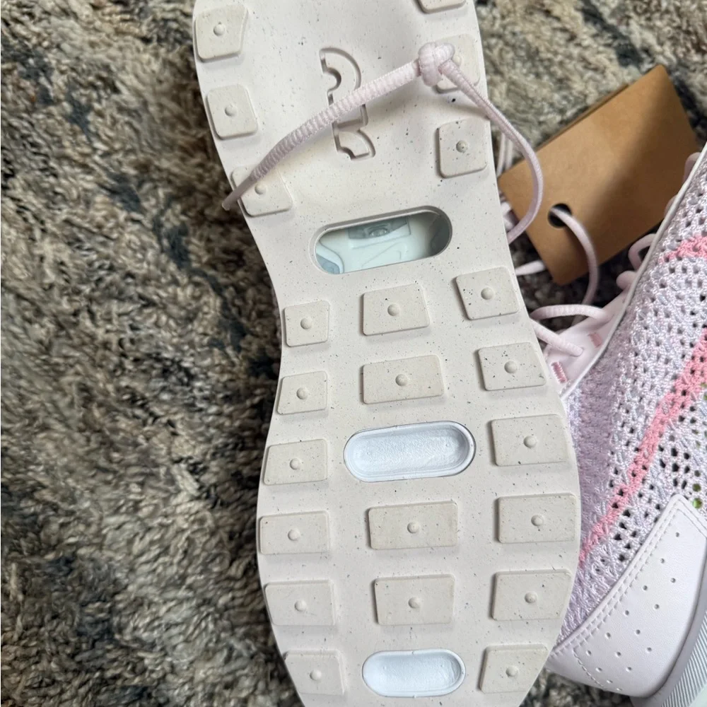 Nike Women's Light Pink Sneakers - Picture 4 of 5